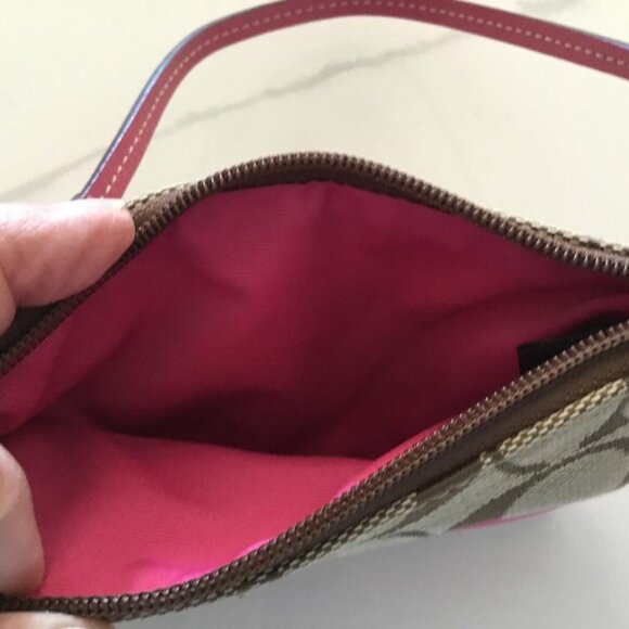 Coach Signature C Wristlet w/Pink Stripe and Pink Hangtag and Coach Box - Picture 7 of 7